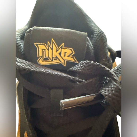 Nike Team Hustle‎ D10 GS 'Black Metallic Gold' CW6735-002 size 7Y NWB - Picture 4 of 8